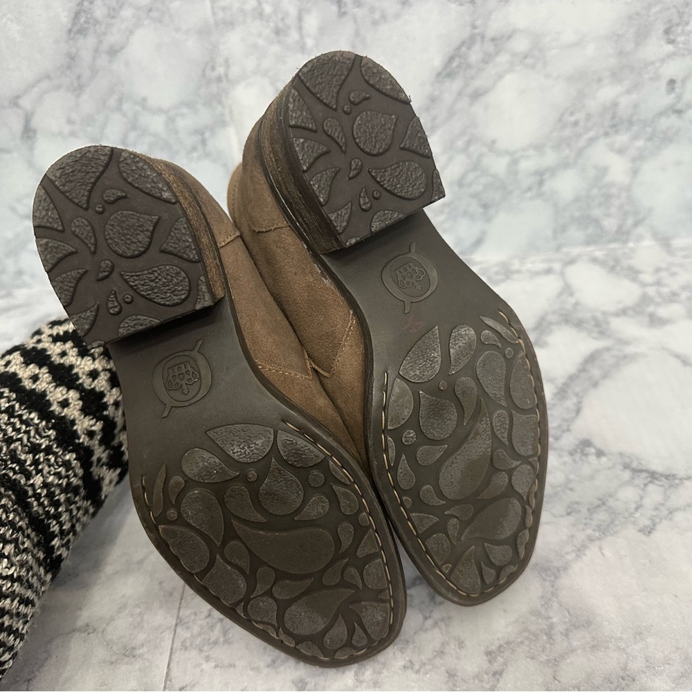 Born Taupe Brown Suede Ankle Booties sz 6.5 with‎ Zipper Casual Comfort - Picture 8 of 8